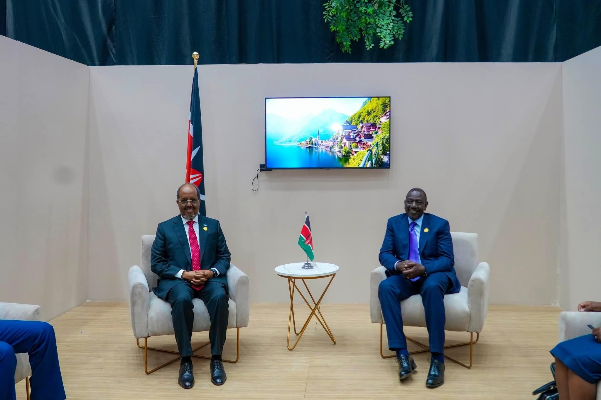 Madaxweyne Xasan Sheekh oo kulamo la yeeshay Madaxda Jabuuti iyo Kenya