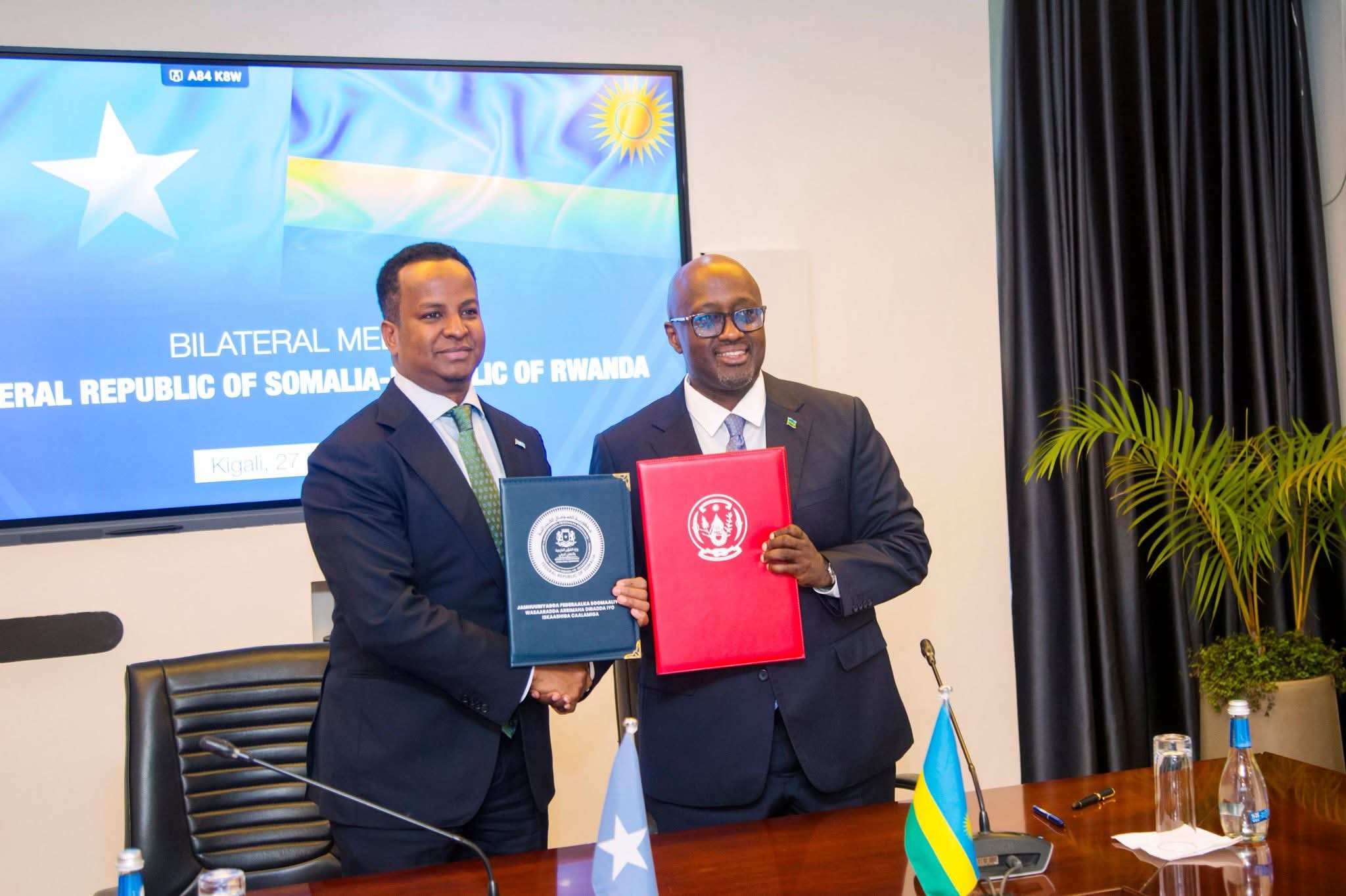 Soomaaliya iyo Rwanda oo kala saxiixday Heshiis Iskaashi si loo xoojiyo Xiriirka Labada Dal