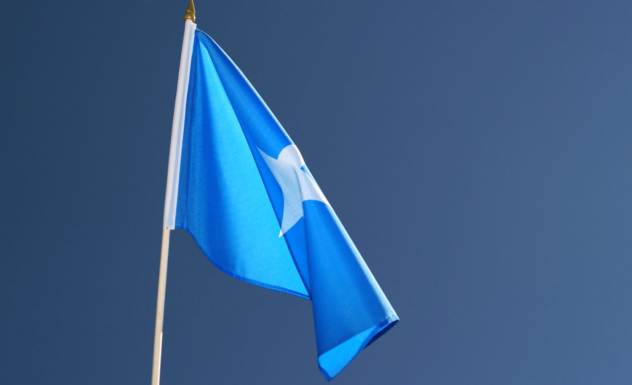 Calanka Soomaaliya oo Hoos Loo Dhigay Baroor-diiqda Amiirkii Geeriyooday ee Qatar Awgeed