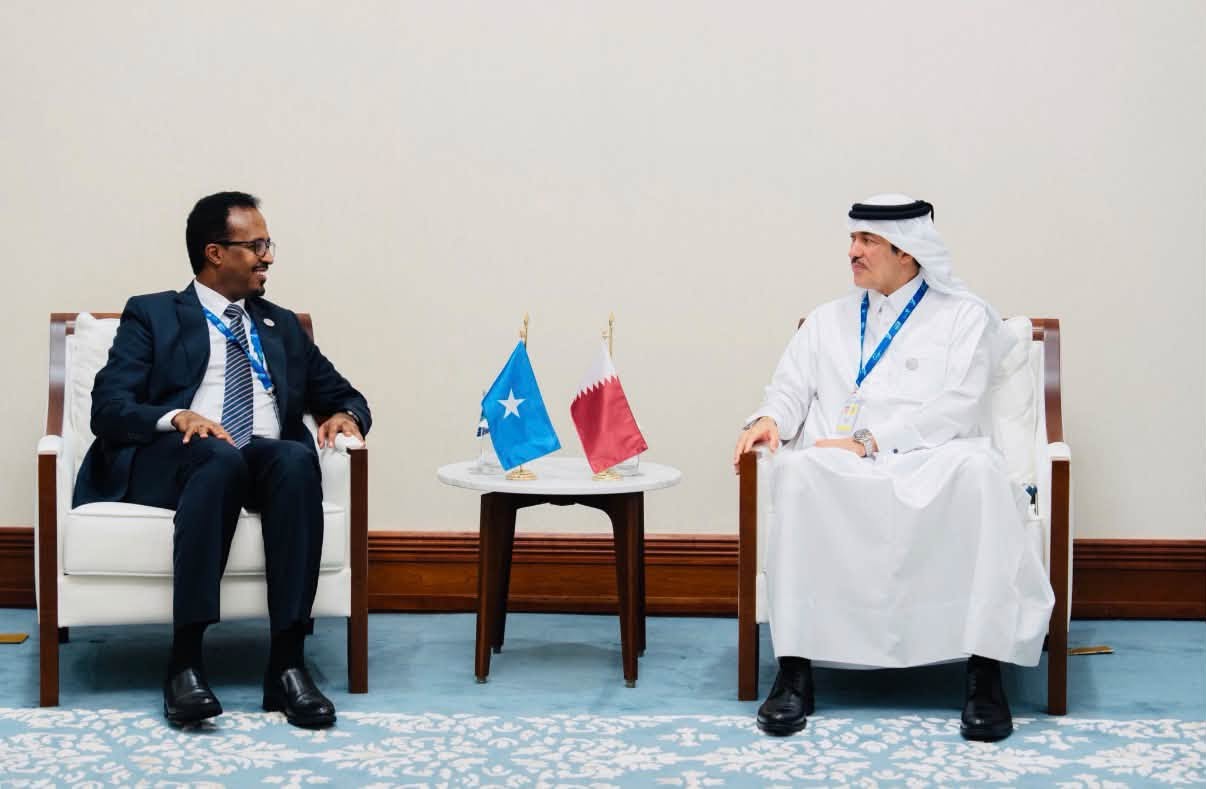Wasiirka Ganacsiga Soomaaliya oo Qatar kala hadlay xoojinta xiriirka ganacsi iyo maalgashiga